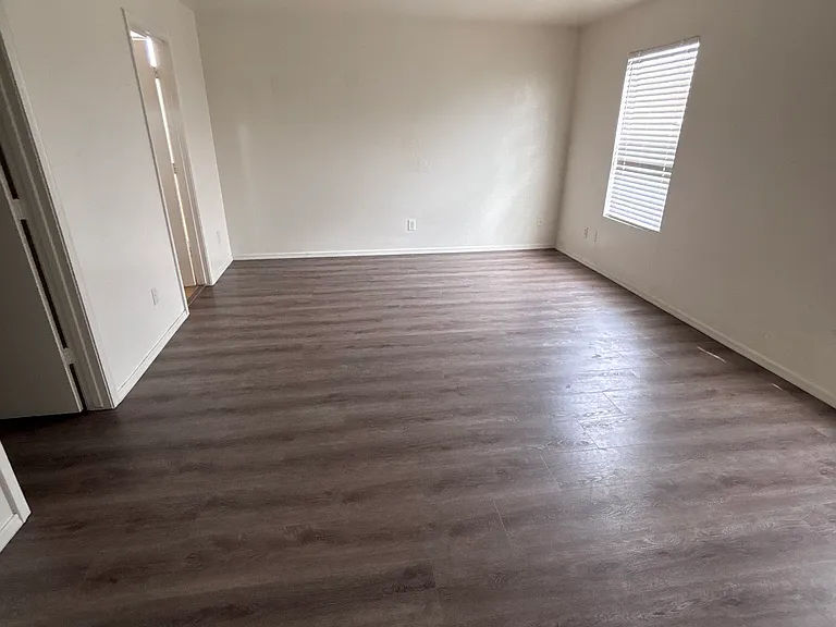 3134 W Huntington Dr — Photo 9