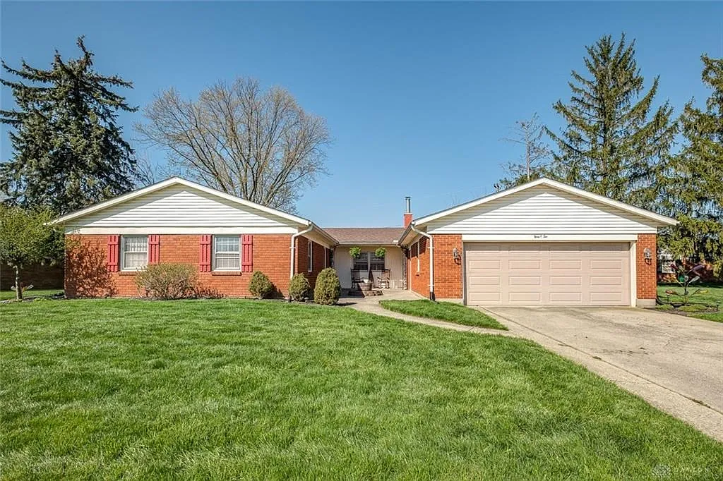 302 Villa Dr photo 1