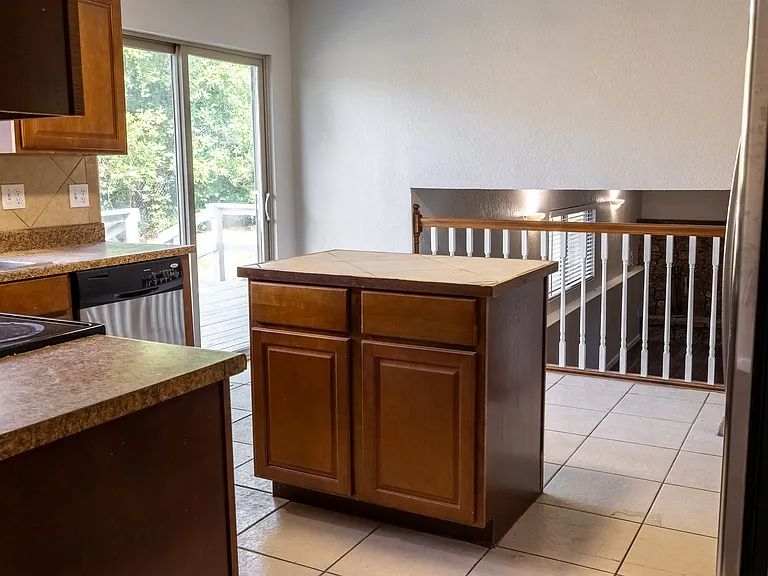 5418 Alta Loma Rd — Photo 16