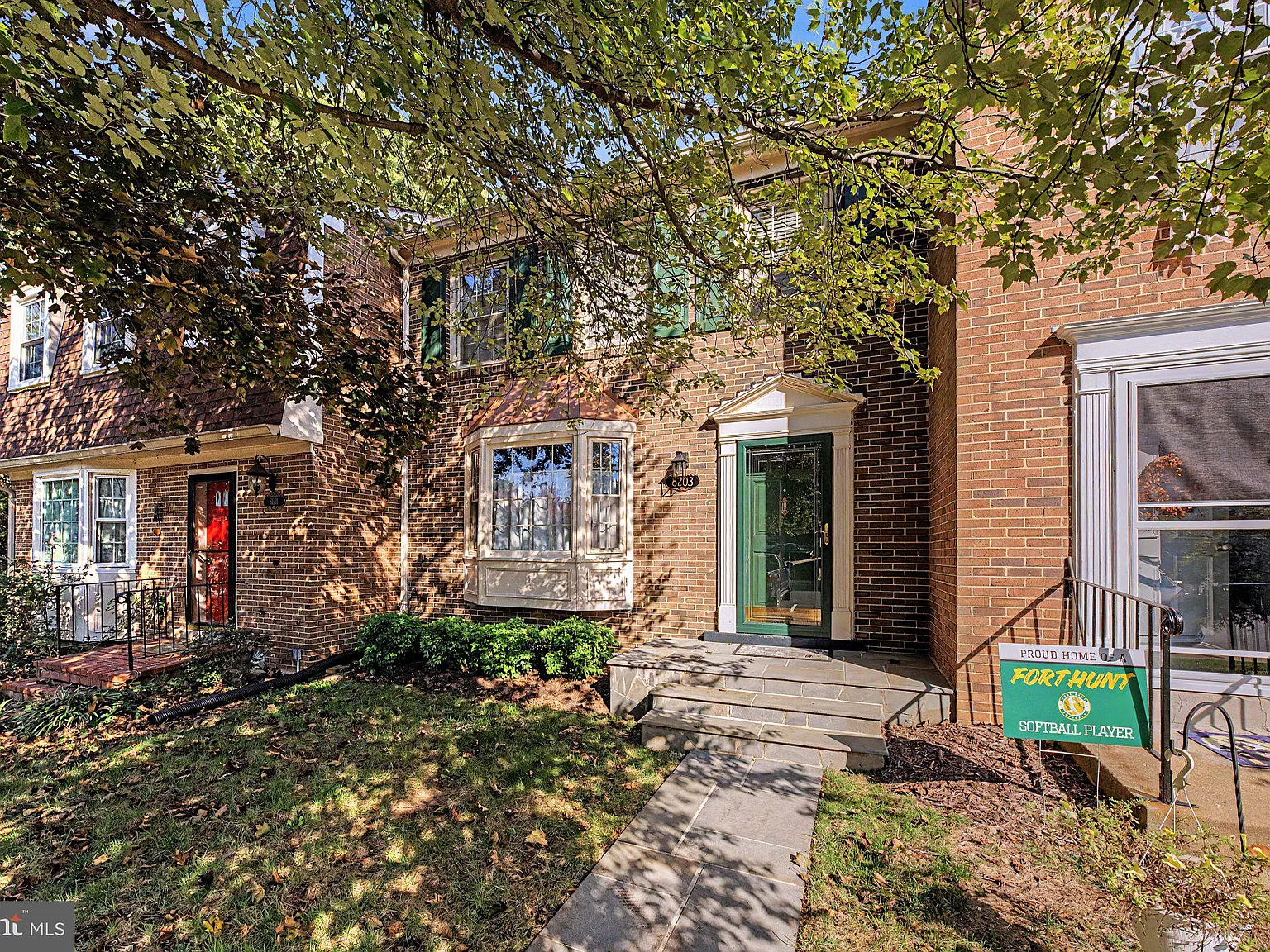4 bed, 3.5 bath, 2152 sqft, $2,900 — Photo 3