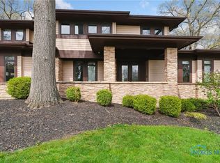 9030 Oak Valley Rd, Holland, OH 43528