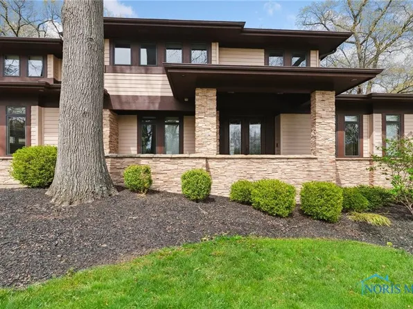 9030 Oak Valley Rd, Holland, OH 43528