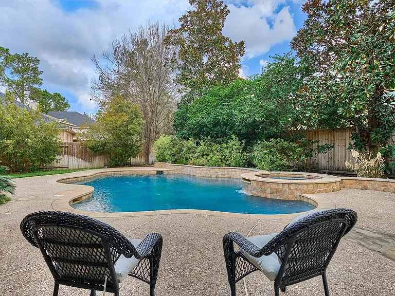 18 Wyckham Cir — Photo 33