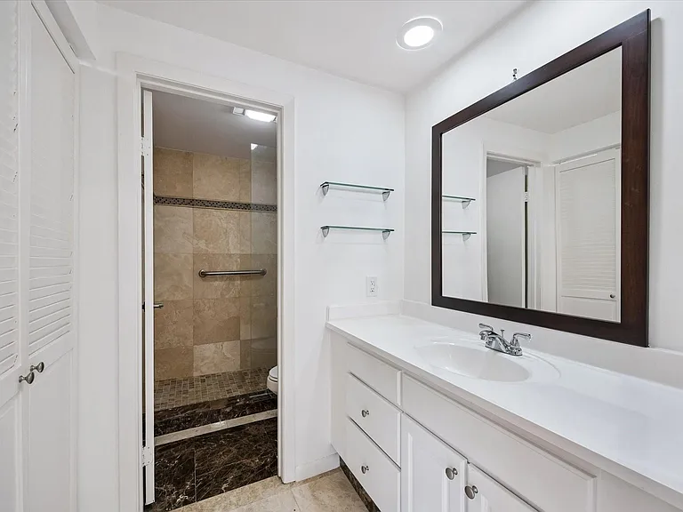 49 Briar Hollow Ln #101 — Photo 4