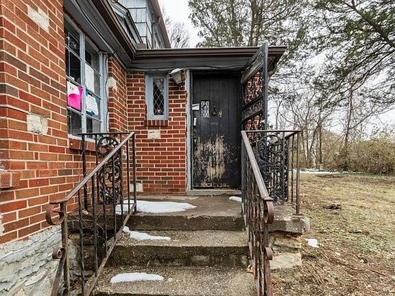 3rd image of 3334 Sewell Ave
