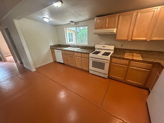 5th image of 2050 Laburnum Ave