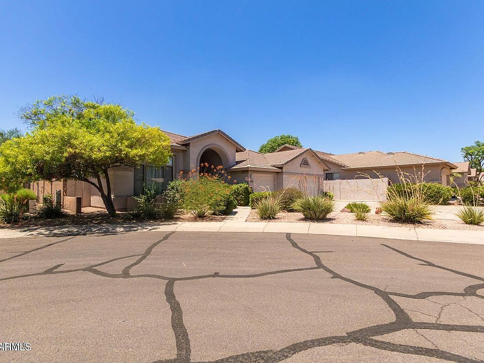 1st image of 858 N Tamarisk Ct