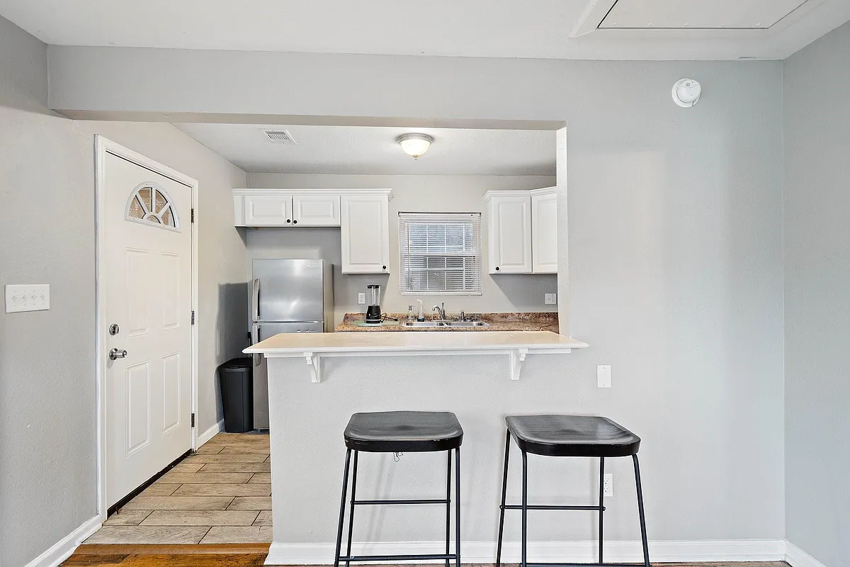 Building Photo - 6923 Avenue F
