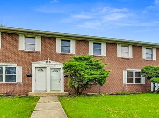 747 Old Indian Trl, Aurora, IL 60506