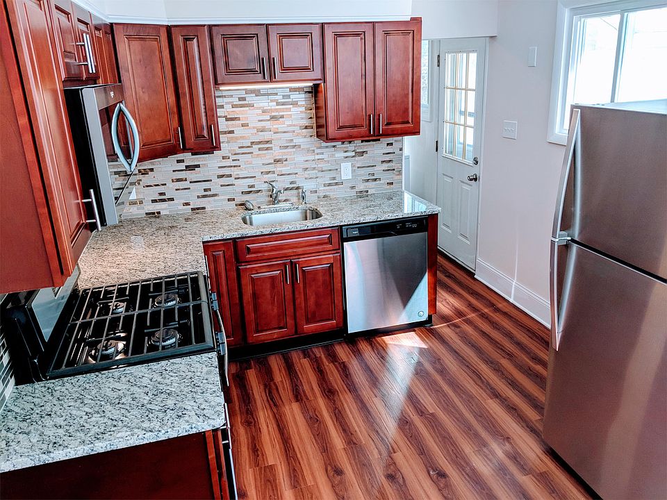 1st image of 412 Woodbury Lake Dr