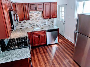 412 Woodbury Lake Dr, Deptford, NJ 08096
