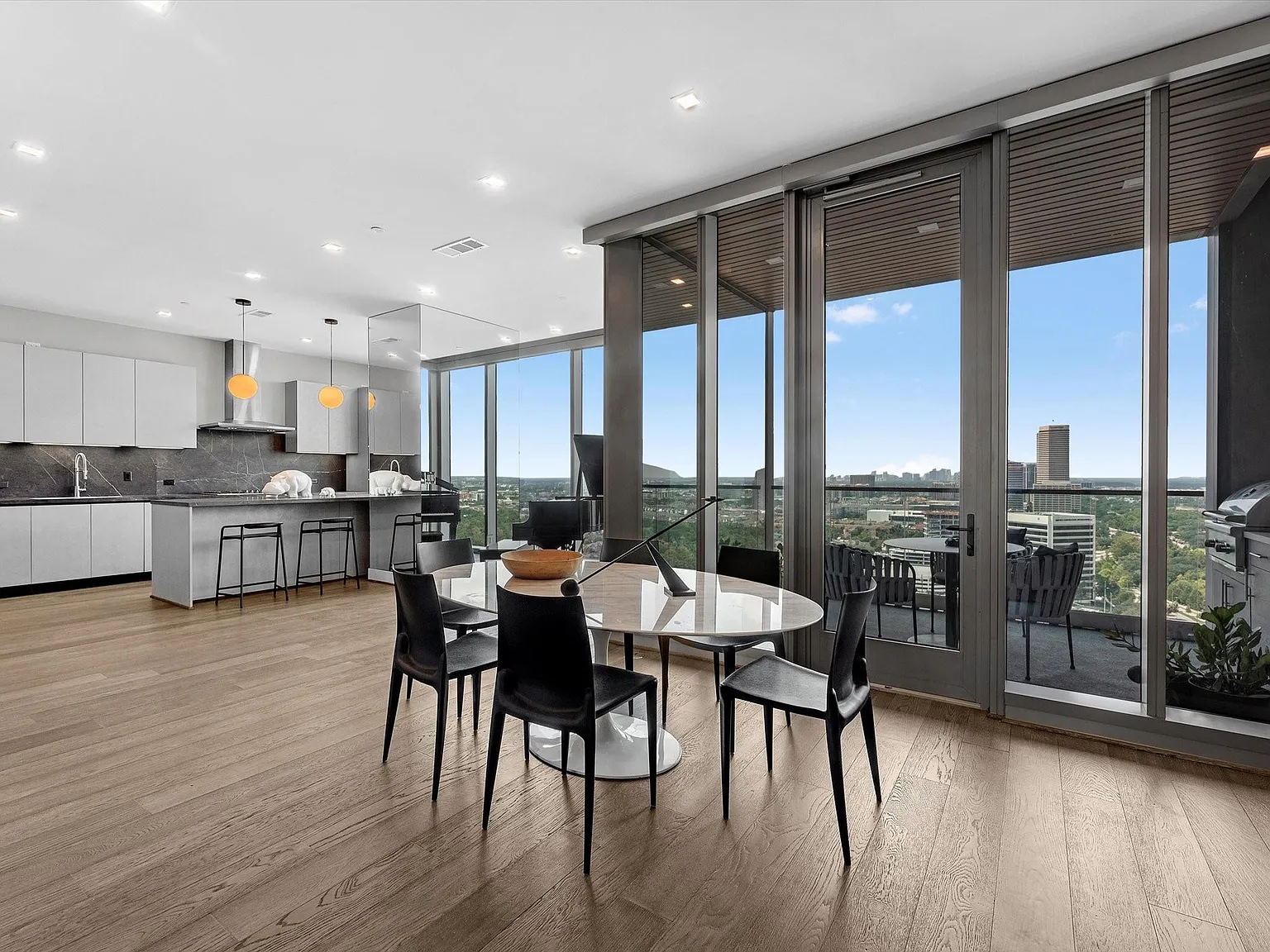1 bed, 1.5 bath, 1693 sqft, $8,250 — Photo 3