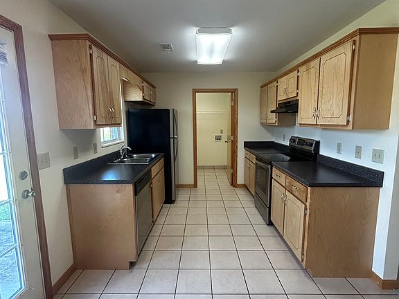5th image of 47 Parker Ridge Rd