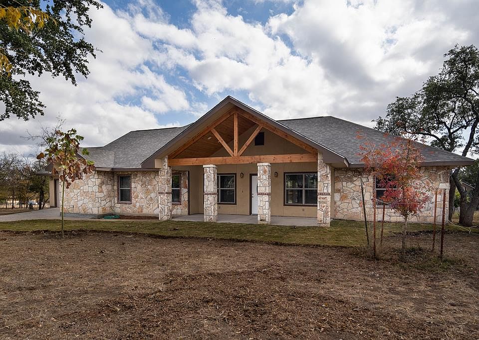 1st image of 104 Spanish Oak Ln