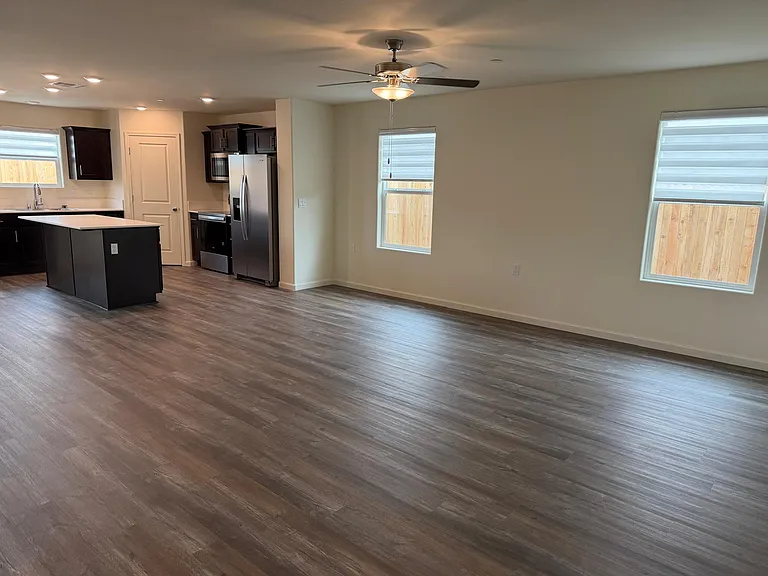 663 Skyler Ln — Photo 3