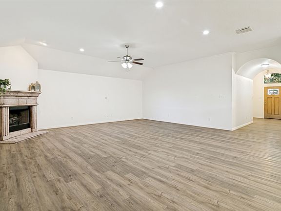 4th image of 368 Lockwood Ln