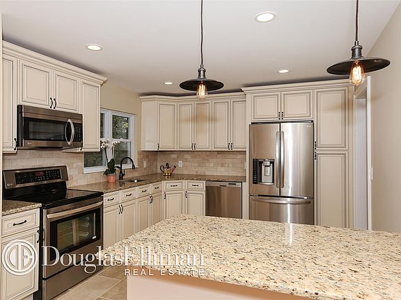 3rd image of 50 Morewood Oaks