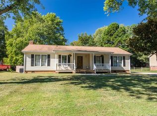 1008 Country Place Dr, Matthews, NC 28105