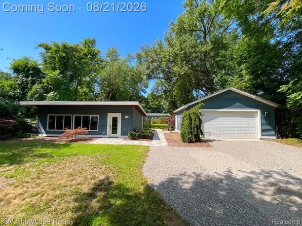 1560 Sable St, Commerce Township, MI 48382