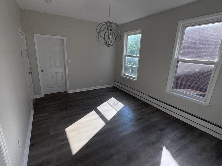 17 Earl St #2R — Photo 3