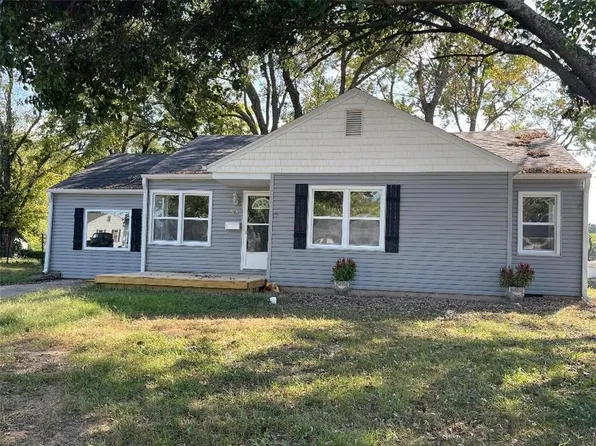708 Vest Dr, Warrensburg, MO 64093