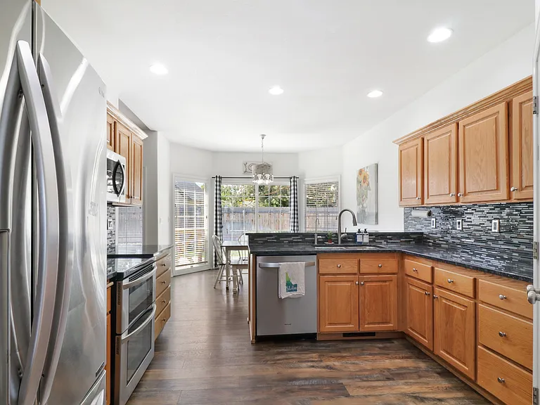 695 W Riodosa Dr — Photo 7