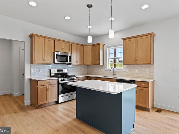 4th image of 537 Coral Bells Dr