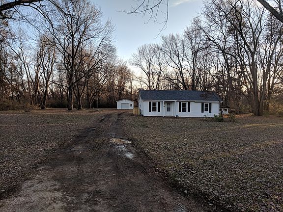 Detached garage in back