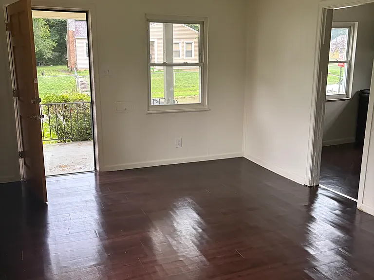 6481 Betts Ave — Photo 2