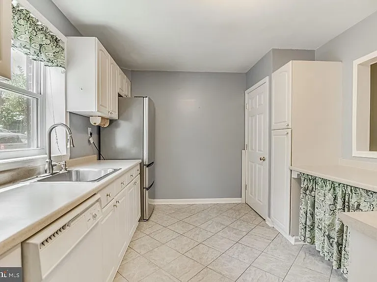 260 Burgess Ave — Photo 5