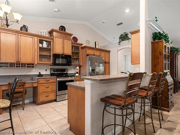 3rd image of 3904 Golfview Rd