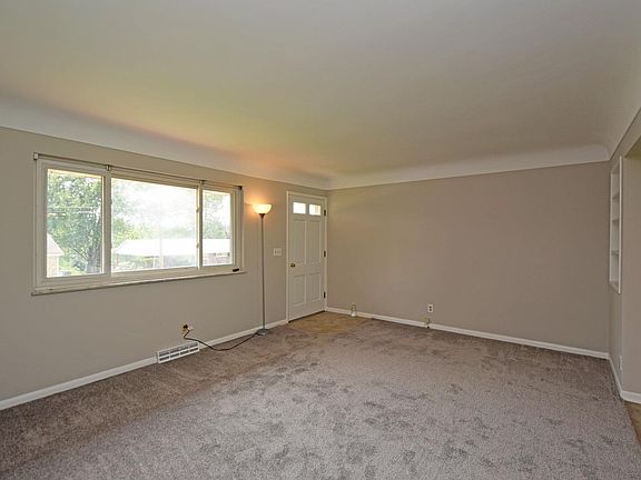 4th image of 7766 Southernwood Dr