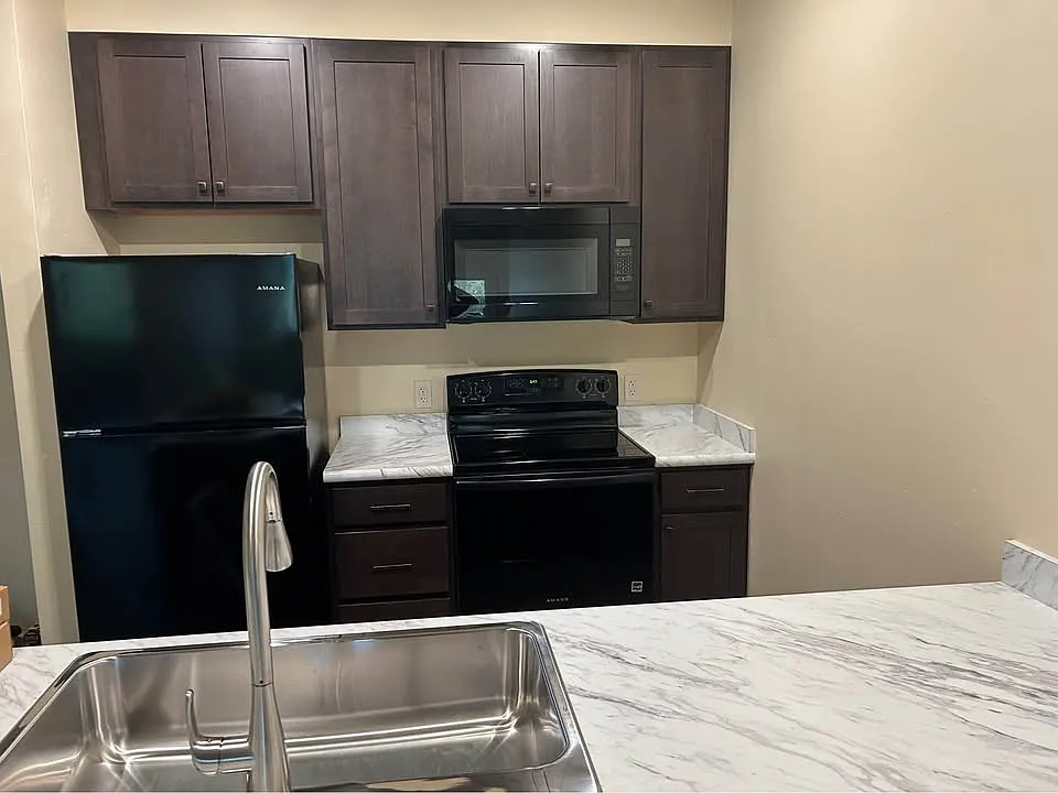 2 bed, 850 sqft, $1,795 — Photo 2