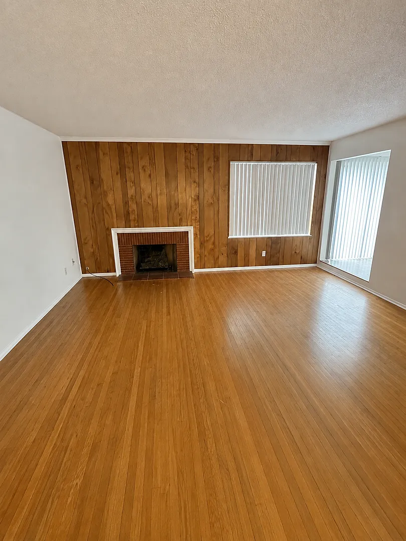 Charming 3-Bedroom Home with Oversized Backyard — Photo 2