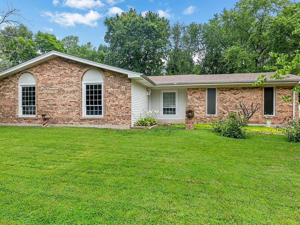 1st image of 825 Longview Dr