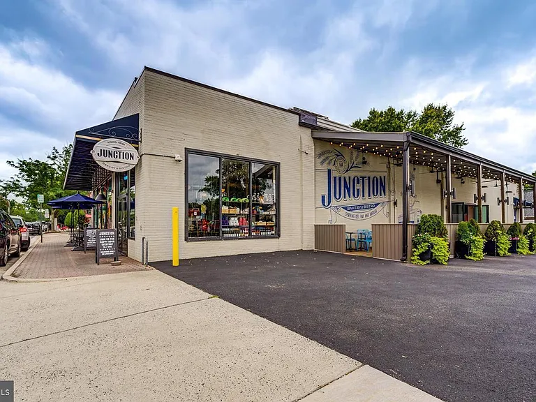 619 E Custis Ave — Photo 36