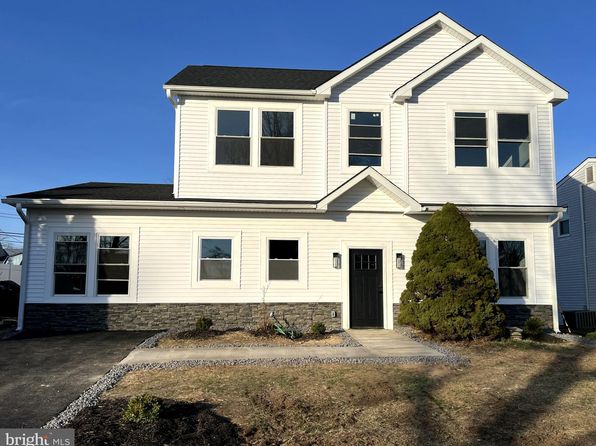 16 Alder Ln, Levittown, PA 19055