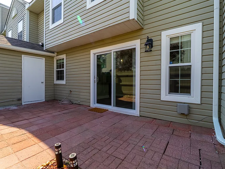 105 Seaside Ln — Photo 2
