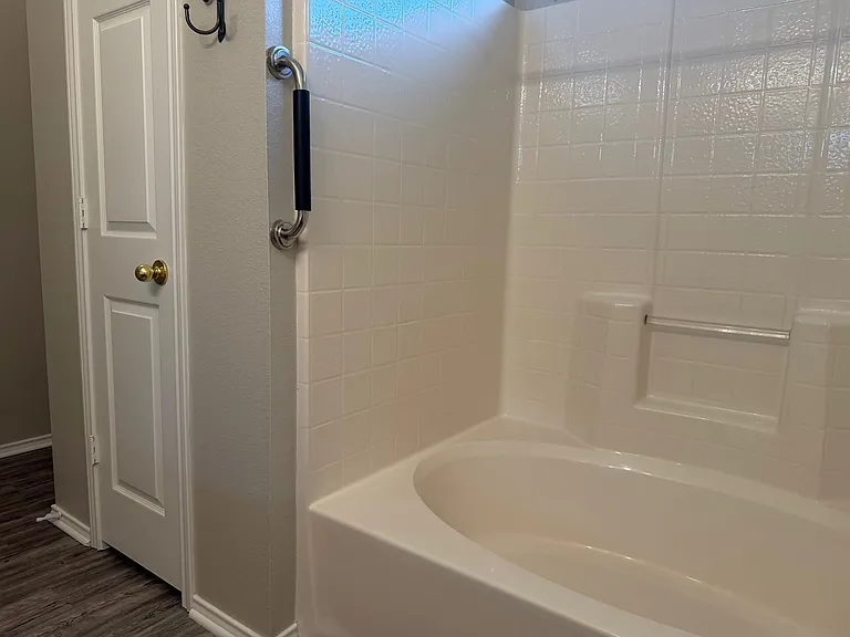7905 Seven Oaks Ln — Photo 25