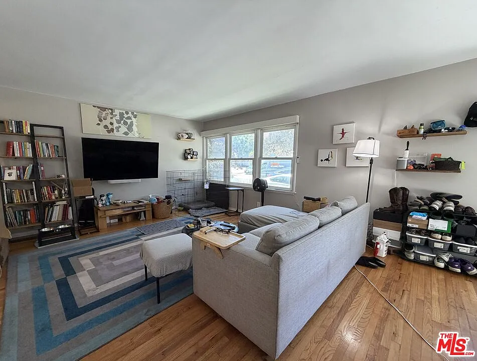 2 bed, 2.0 bath, 1202 sqft, $7,500 — Photo 3