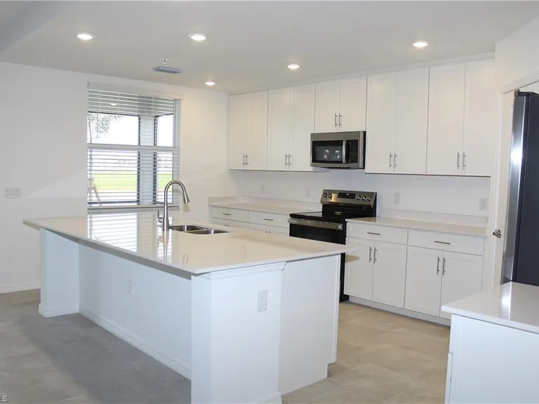 5661 Melbourne Ct #8012 — Photo 2