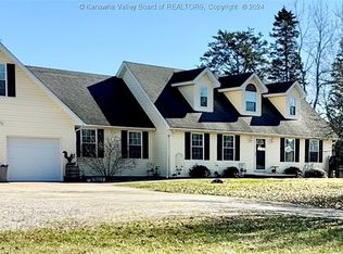 3989 Iva Durst Rd, Leon, WV 25123