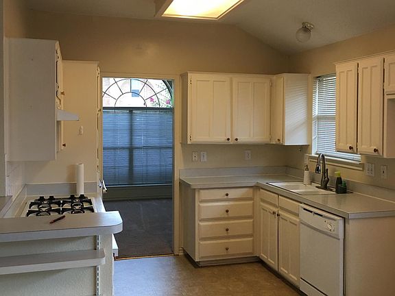 4th image of 2511 Carrie Ln