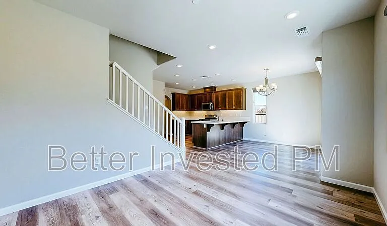 1404 Dogwood Dr — Photo 4