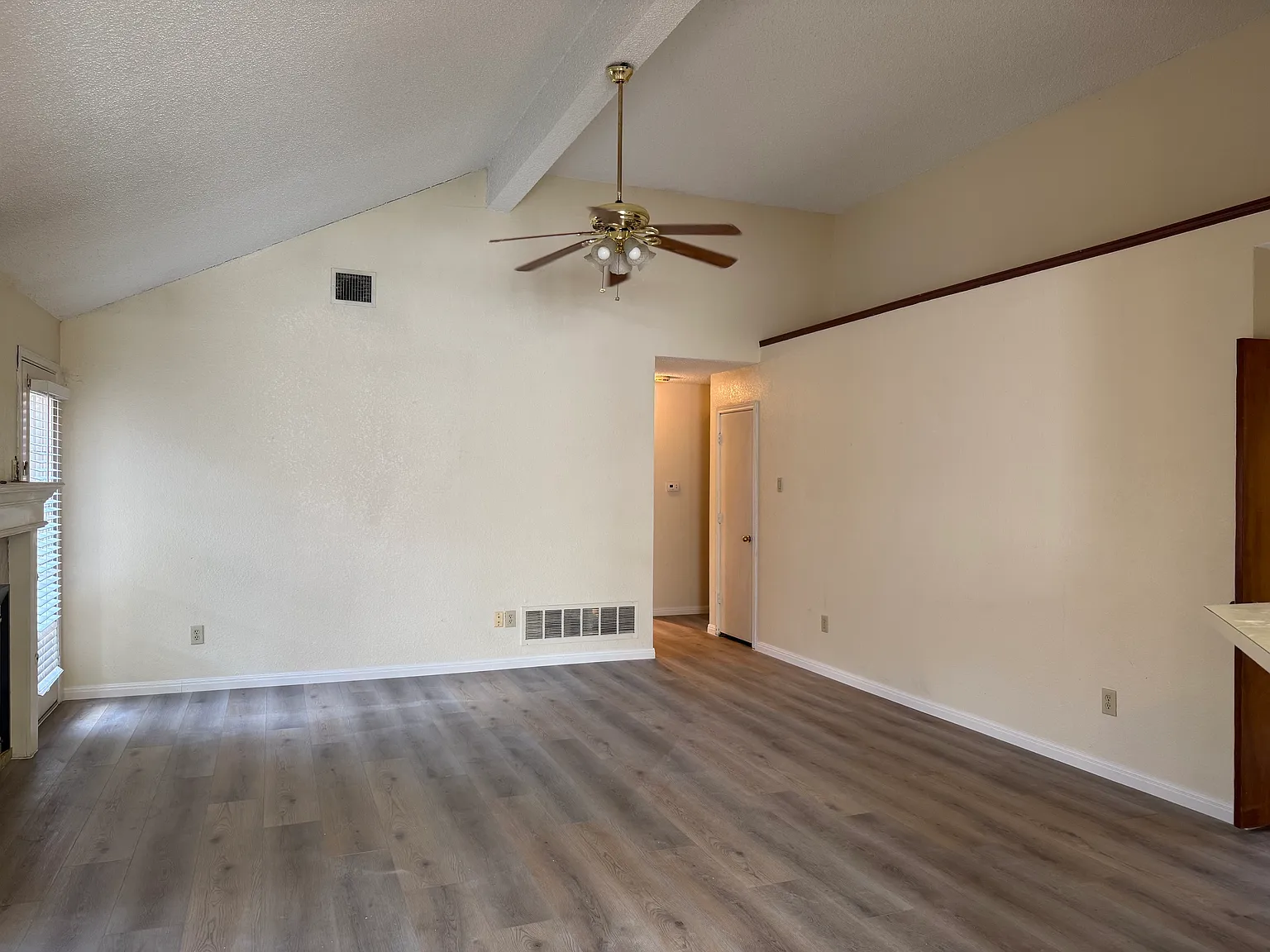 3 bed, 1386 sqft, $2,095 — Photo 3