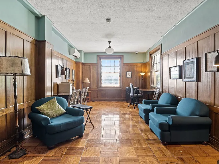 Central State Mansion — Photo 19