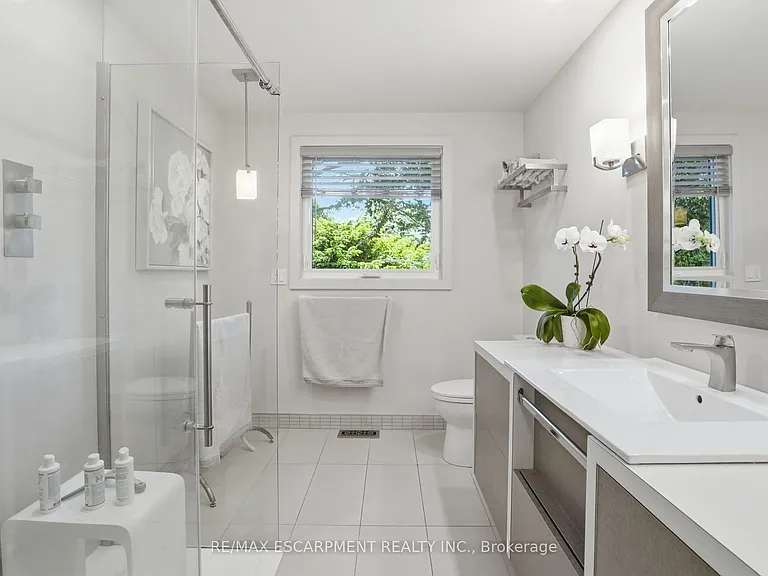 570 Rosedale Cres — Photo 20