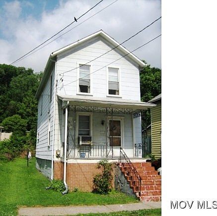 1st image of 407 Fearing St