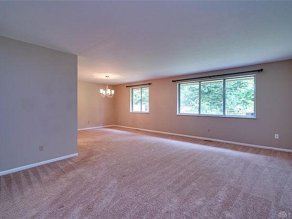 4th image of 1245 Brainard Woods Dr