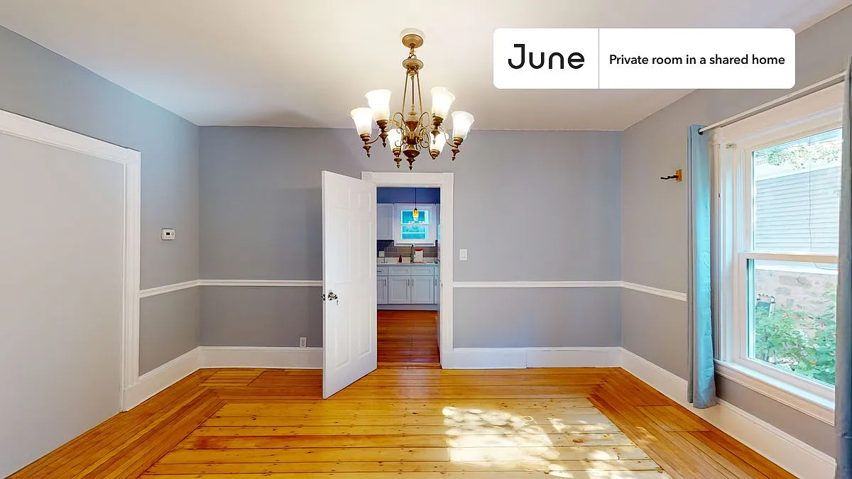 Queen bedroom in 7 bed/2 bath home in Allston #1321 B — Photo 3